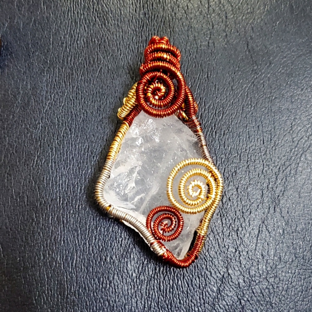 Necklace wire weaved quartz pendant with chain